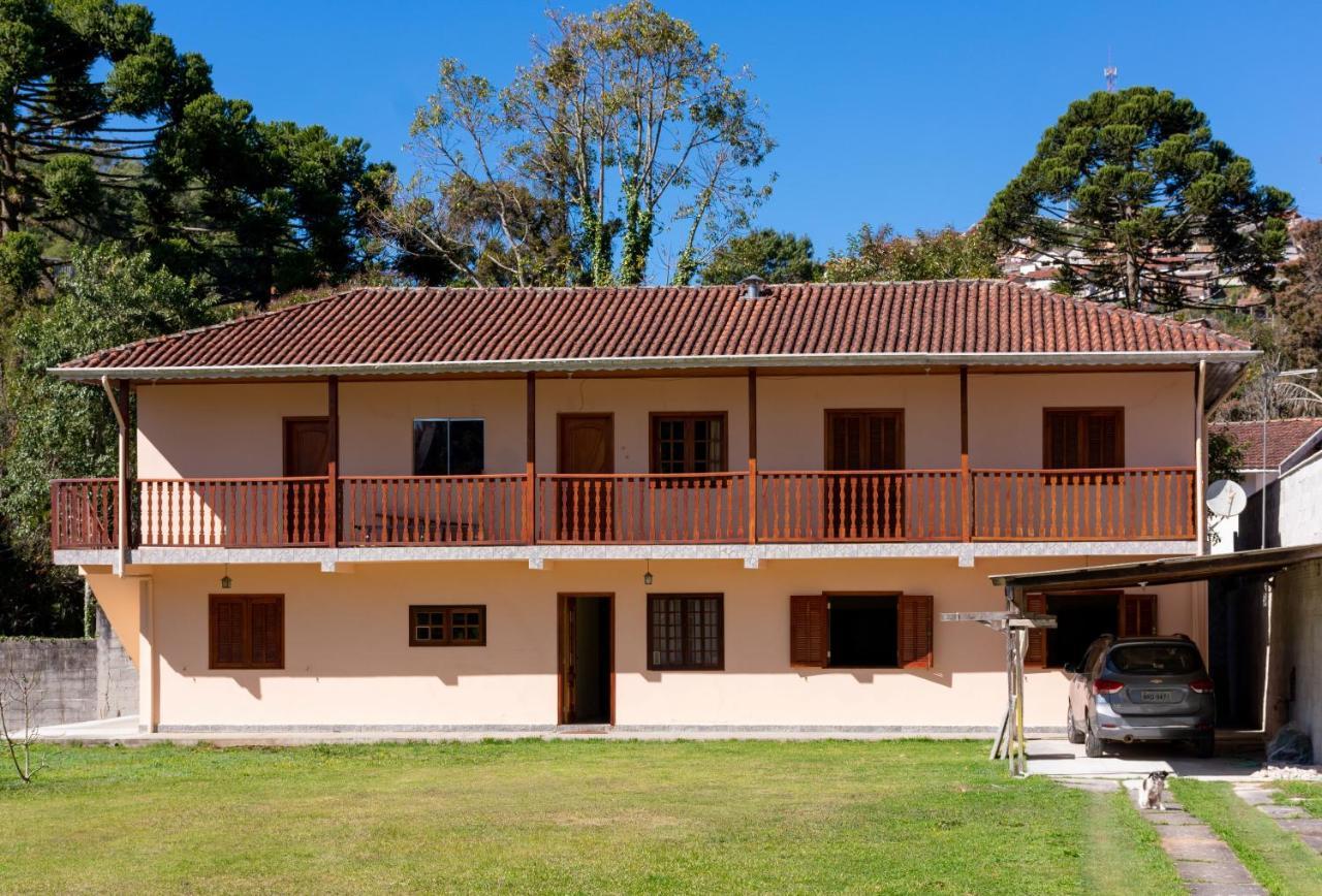Casa Com Grande Quintal Em *